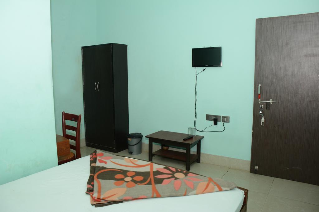 Hotel Nirmal Inn Bhubaneswar Zimmer foto