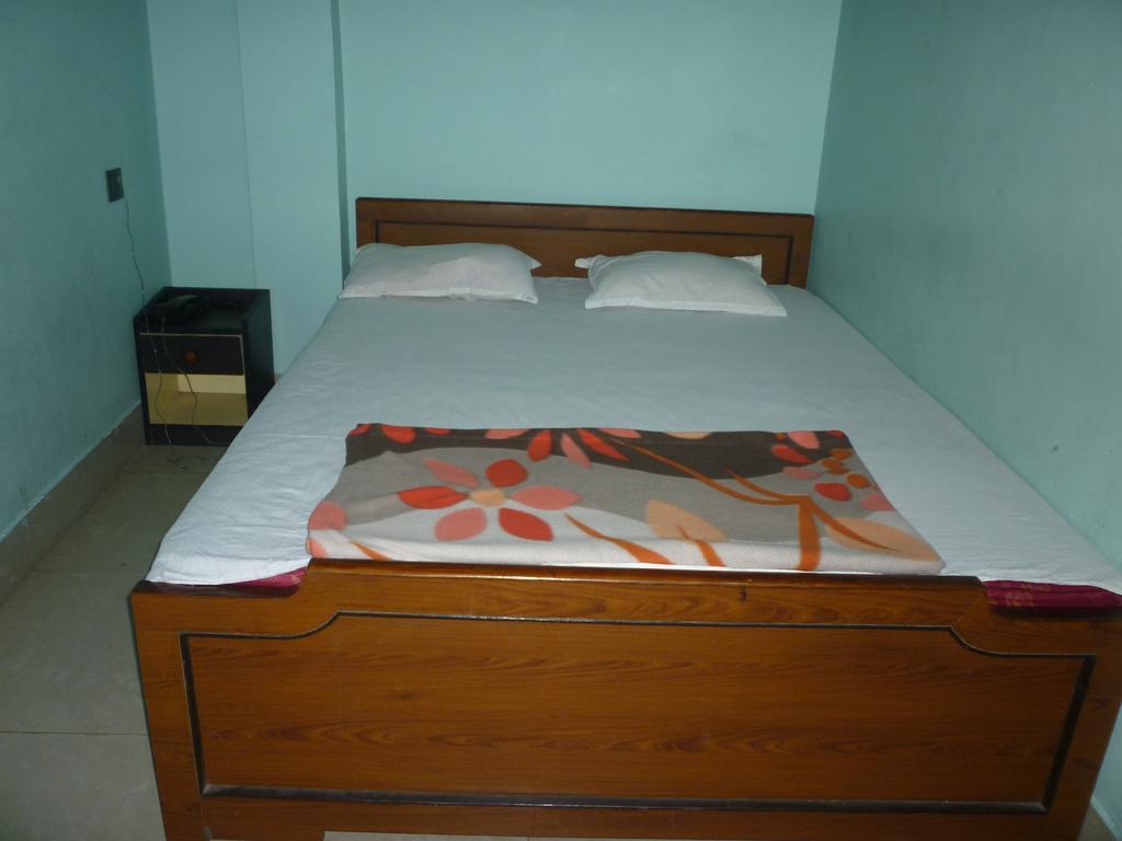 Hotel Nirmal Inn Bhubaneswar Zimmer foto