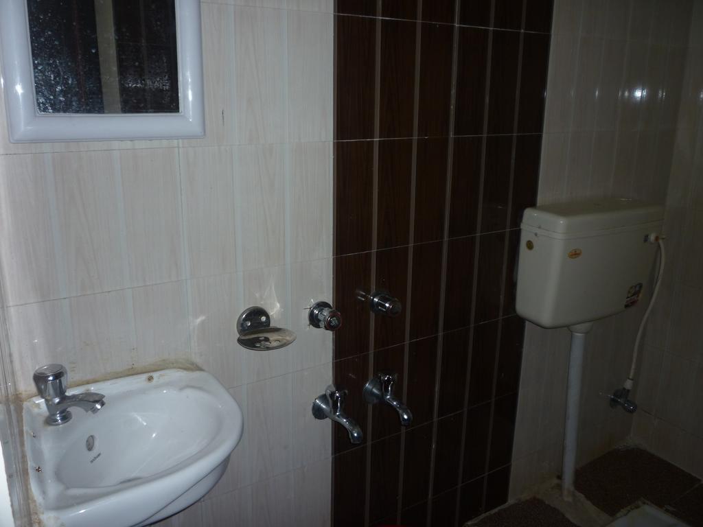 Hotel Nirmal Inn Bhubaneswar Zimmer foto